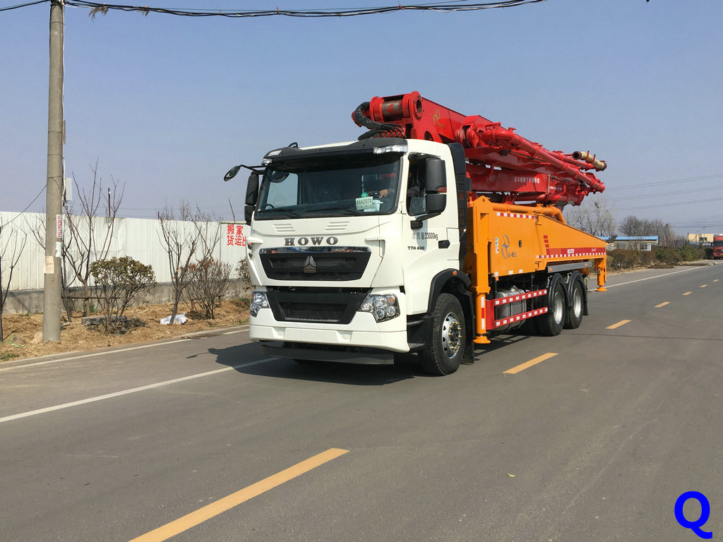 小型混凝土泵車(chē)，青島科尼樂(lè)混凝土泵車(chē)，天泵，