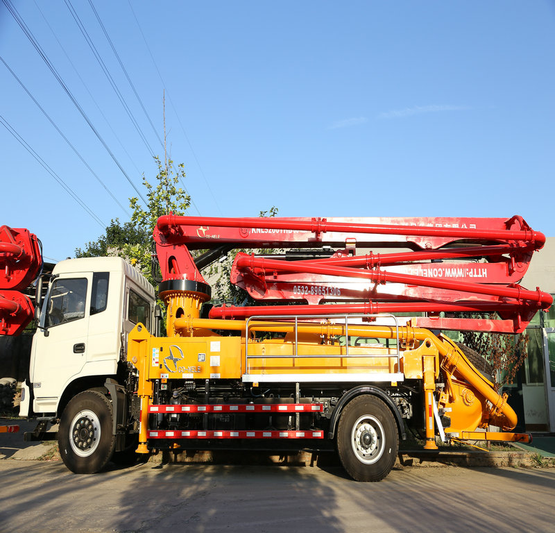 小型混凝土泵車，混凝土泵車，天泵，小型泵車